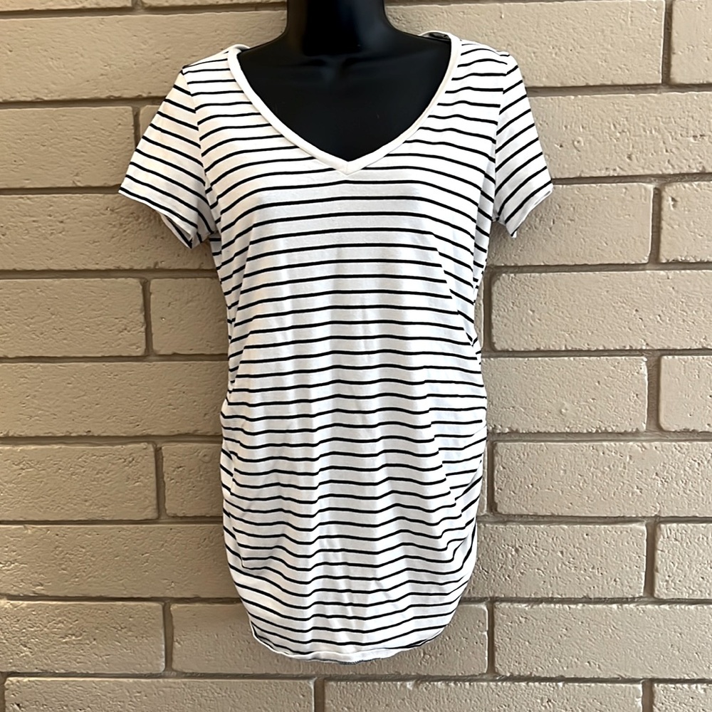 Motherhood Maternity v-neck T-shirt